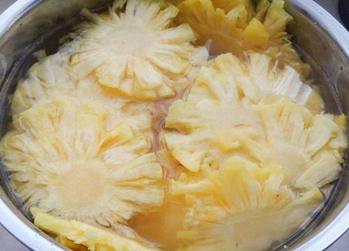 泡菠萝放多少盐合适 菠萝要用盐水泡几分钟不会太咸