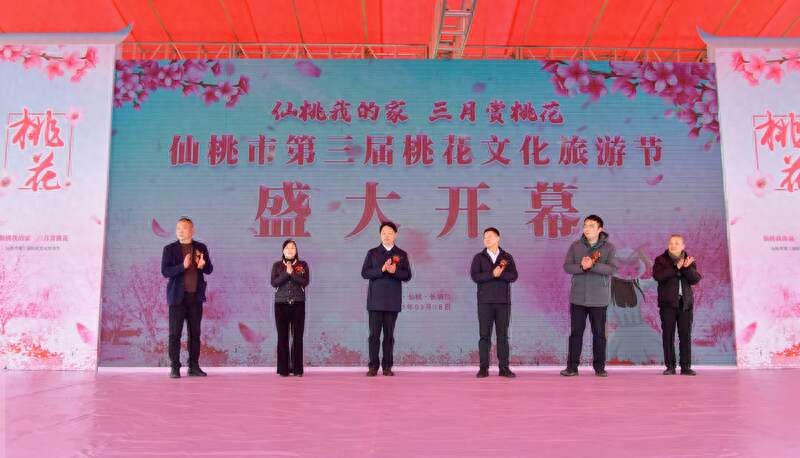 湖北仙桃：万亩桃花盛开 笑迎八方游客前锋区：千亩桃花开 喜迎八方客