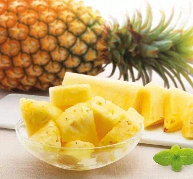 “菠萝头”别扔，水里泡2天，想吃随便摘菠萝是怎么种出来的