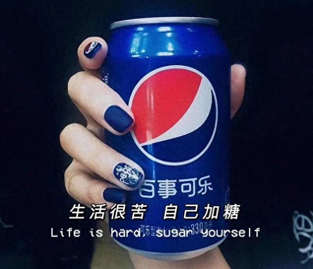 山茶花的红终究是败给了大海深处的群青