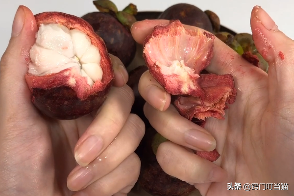 山竹顶部有个“小机关”，往下一压就能完整打开，不流汁也不脏手山竹怎么快速剥开 哪里的最甜