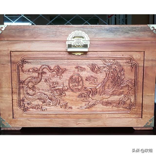 香樟树的特点和外形(香樟树的树叶的形状和颜色)