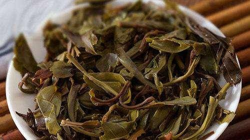 隔夜茶水浇花的正确方法