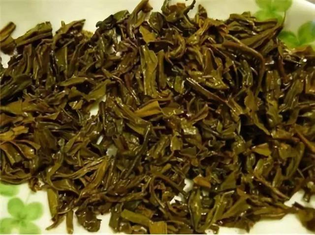 隔夜茶水浇花的正确方法