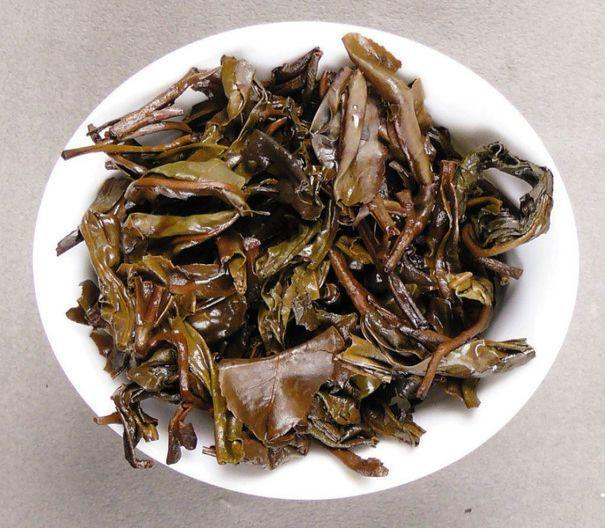 隔夜茶水浇花的正确方法