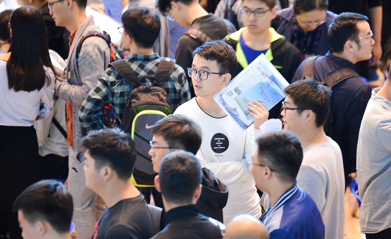 本科生真的烂大街了吗